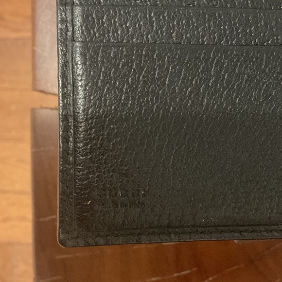 Unisex Gucci Black Wallet with Gold Hardware - Picture 3 of 6